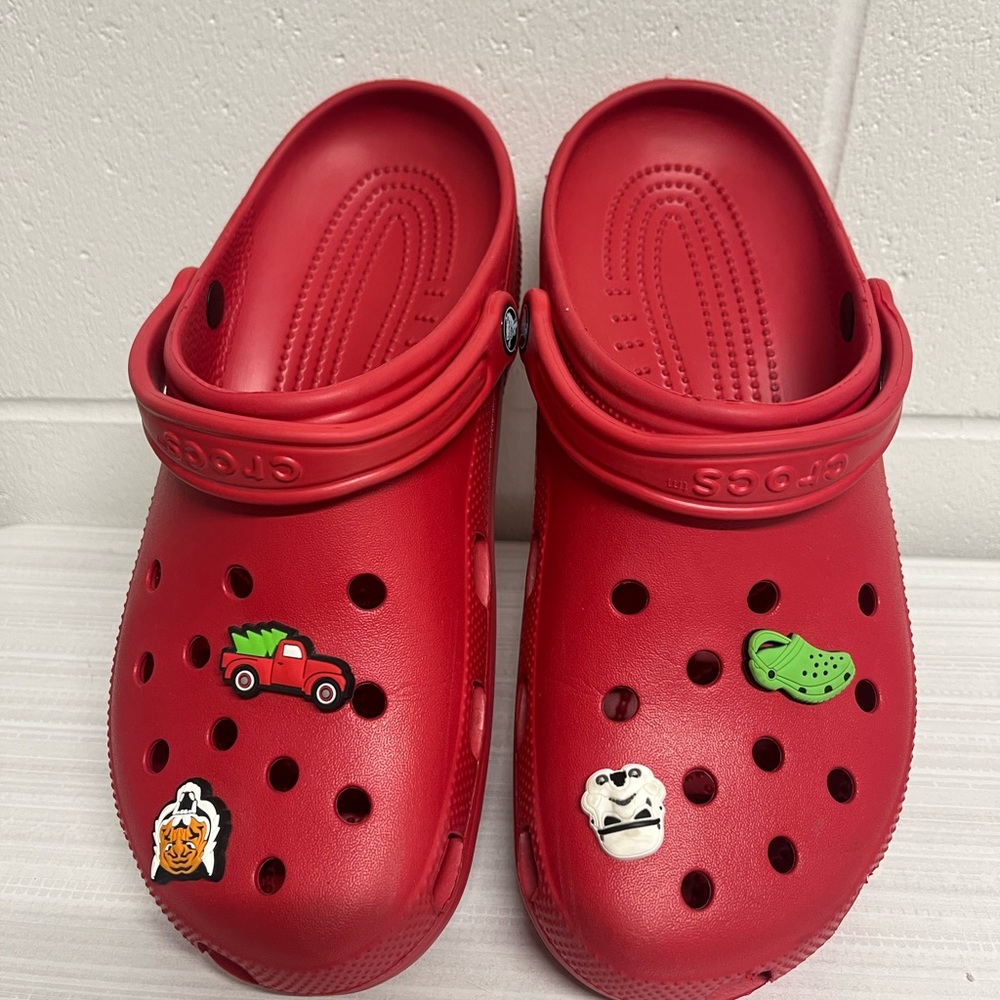 Crocs Classic Unisex Adults. Slip-on Ultra Light Sandals. Size 11 Pepper Red